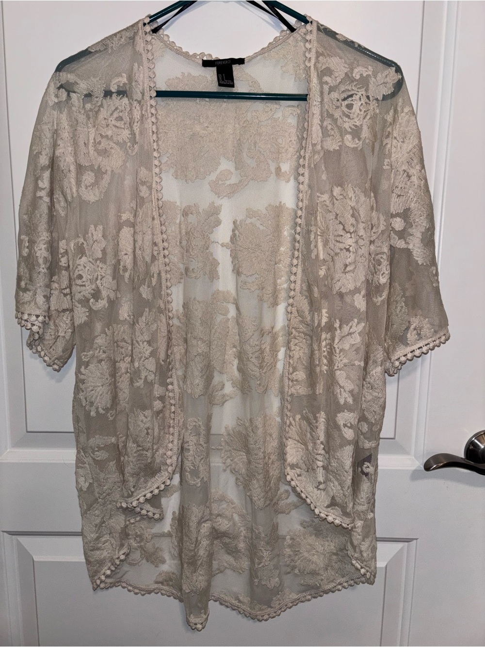 Forever 21 Floral Lace Kimono Blouse in Gray & White